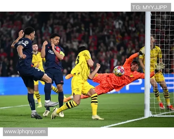 巴黎与多特空场对决的震撼瞬间展现足球魅力与激情