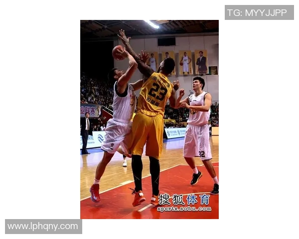 易建联对阵雄鹿精彩瞬间回顾与精彩表现分析