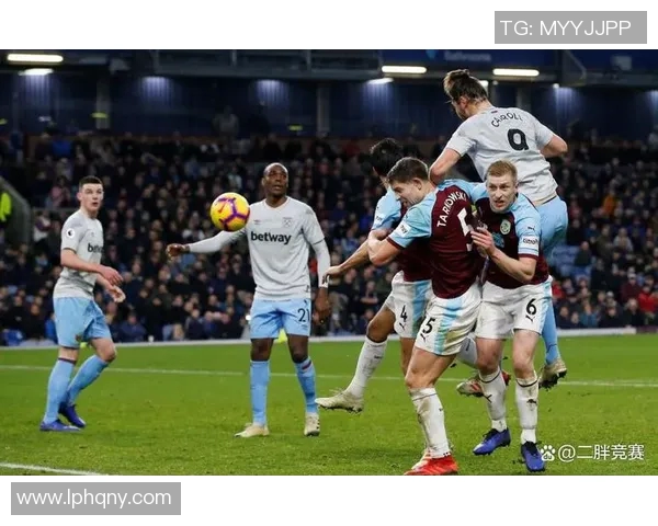 伯恩利主场迎战利物浦双方争夺英超积分宝贵战役