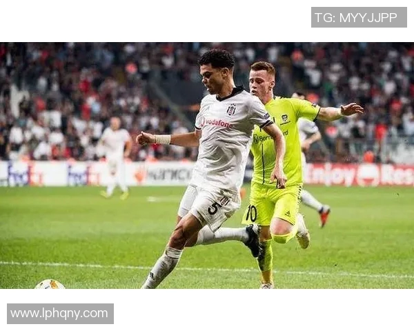 利勒斯特与姆的精彩对决分析及比赛前瞻展望