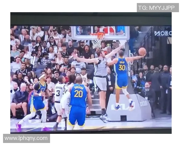 勇士与马刺激战四月二十三日球迷期待精彩对决与巅峰对抗 勇士与马刺激战四月二十三日球迷期待精彩对决与巅峰对抗