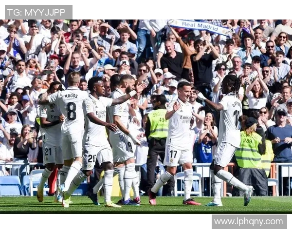 皇马狂胜塞尔塔七比一展现强大实力与团队配合