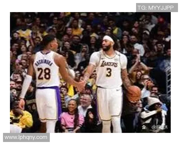 老鹰队与湖人激战正酣谁能在这场对决中笑到最后