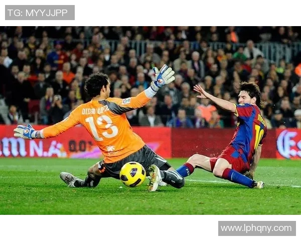 西甲焦点战比利亚雷亚尔主场迎战豪门巴塞罗那争夺三分