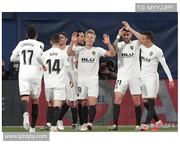 巴伦西亚主场迎战埃瓦尔争夺西甲积分榜关键战役 巴伦西亚主场迎战埃瓦尔争夺西甲积分榜关键战役