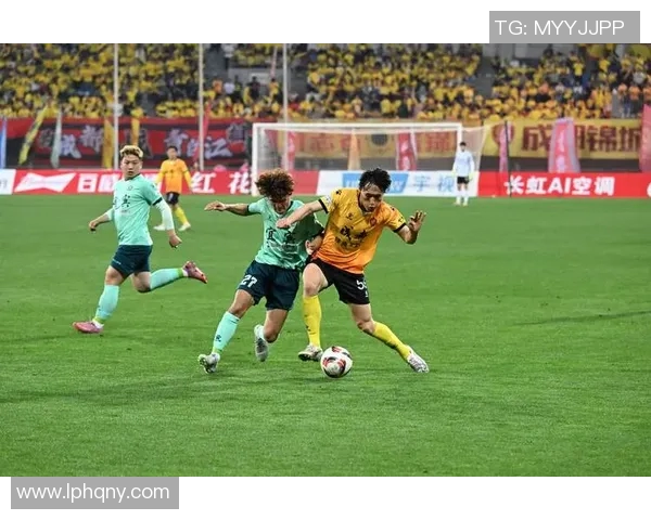 成都足球队在联赛中的比赛经验与表现分析及未来展望